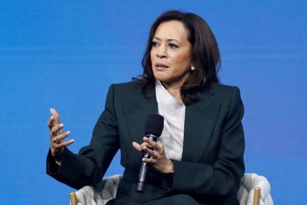 Kamala Harris proyecta una victoria para los demócratas en las elecciones de noviembre