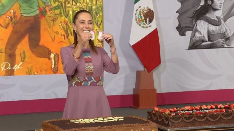 Sheinbaum celebra su cumpleaños con “Las Mañanitas”, los “Beatles” y pastel en la conferencia matutina