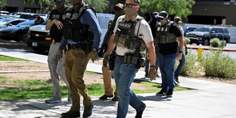 Joven latino crea una aplicación para alertar sobre redadas de ICE en Los Ángeles