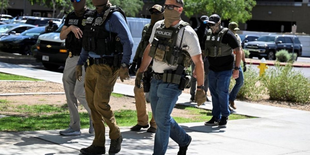 Joven latino crea una aplicación para alertar sobre redadas de ICE en Los Ángeles