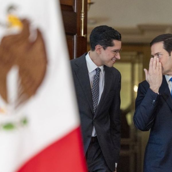 Marco Rubio recibe al canciller mexicano Roberto Velasco; se reúnen a puerta cerrada en EU