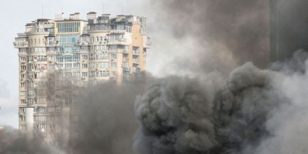 Rusia ataca centro de datos en Ucrania; proveedores de internet advierten cortes de señal