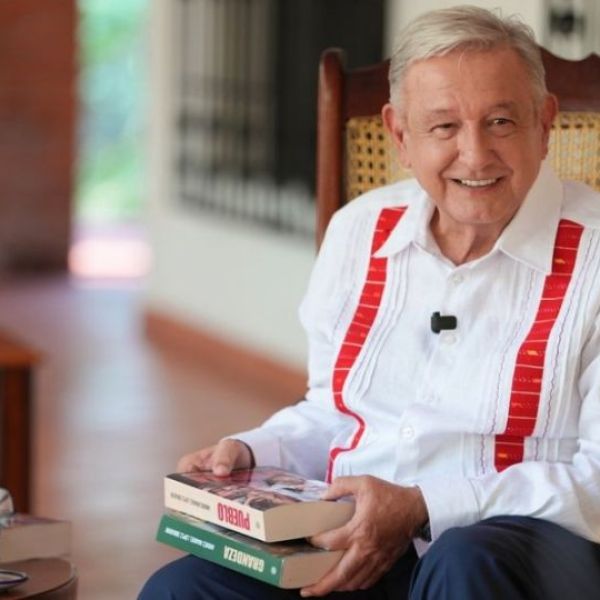 AMLO reaparece con nuevo libro y asegura que los potentados de EU no los ven “con buenos ojos”