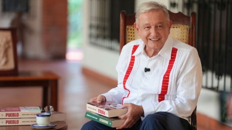 AMLO reaparece con nuevo libro y asegura que los potentados de EU no los ven “con buenos ojos”