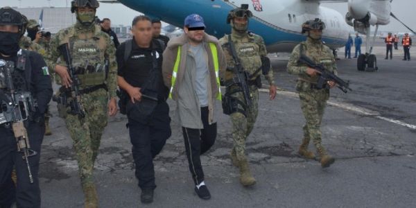 Trasladan a CDMX al “Capitán Sol”, pieza clave en la red de “huachicol” de los hermanos Farías