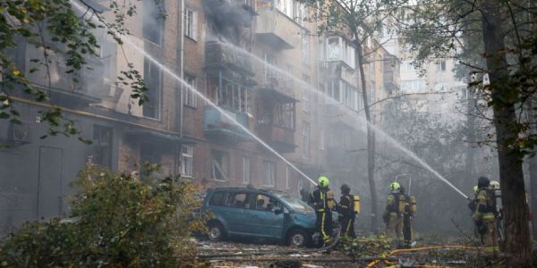 Rusia lanza avalancha de drones y misiles contra Ucrania; mueren al menos 24 personas