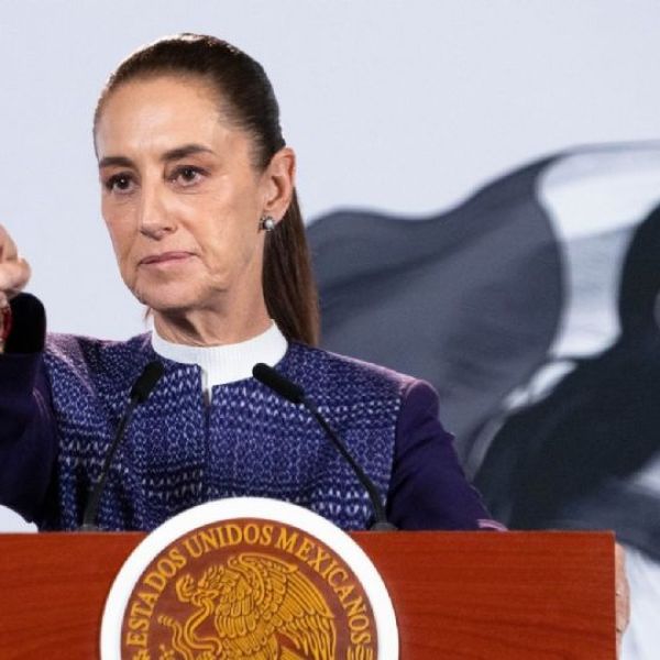 Sheinbaum reconoce desabasto de medicamentos y falta de prestaciones laborales en el IMSS tras protestas