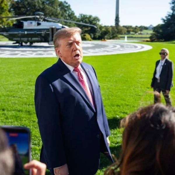 CNN vuelve a quedar fuera de la agenda de Trump: vetan su viaje en el Air Force One