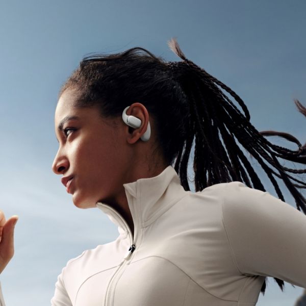Huawei presenta FreeArc, audífonos que permiten oír música sin aislarse