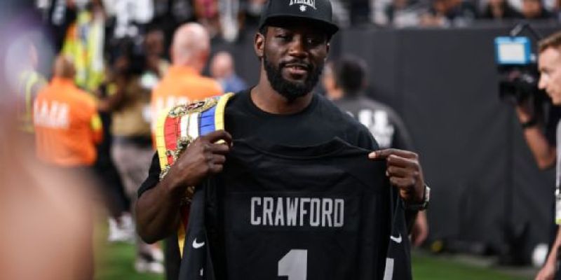 Terence Crawford en MNF luego de derrotar a Canelo Álvarez