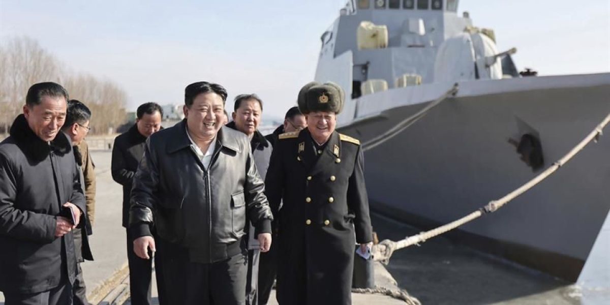 Kim Jong Un revisa barcos de guerra; Corea del Norte sigue carrera armamentista
