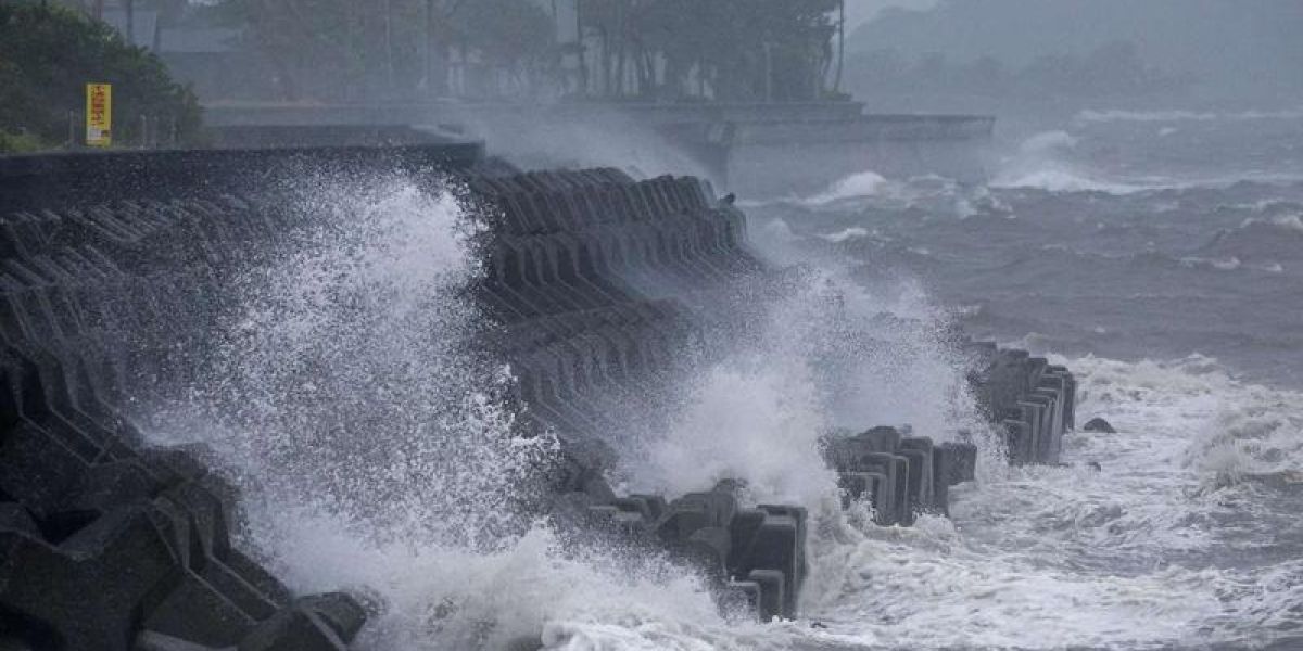 Tifón ‘Shanshan’ amenaza el sur de Japón con tormentas extremas