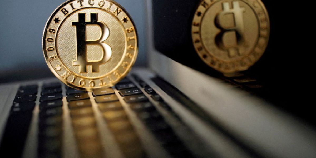 El bitcoin llega a la bolsa de EU, regulador aprueba 11 fondos ETFs