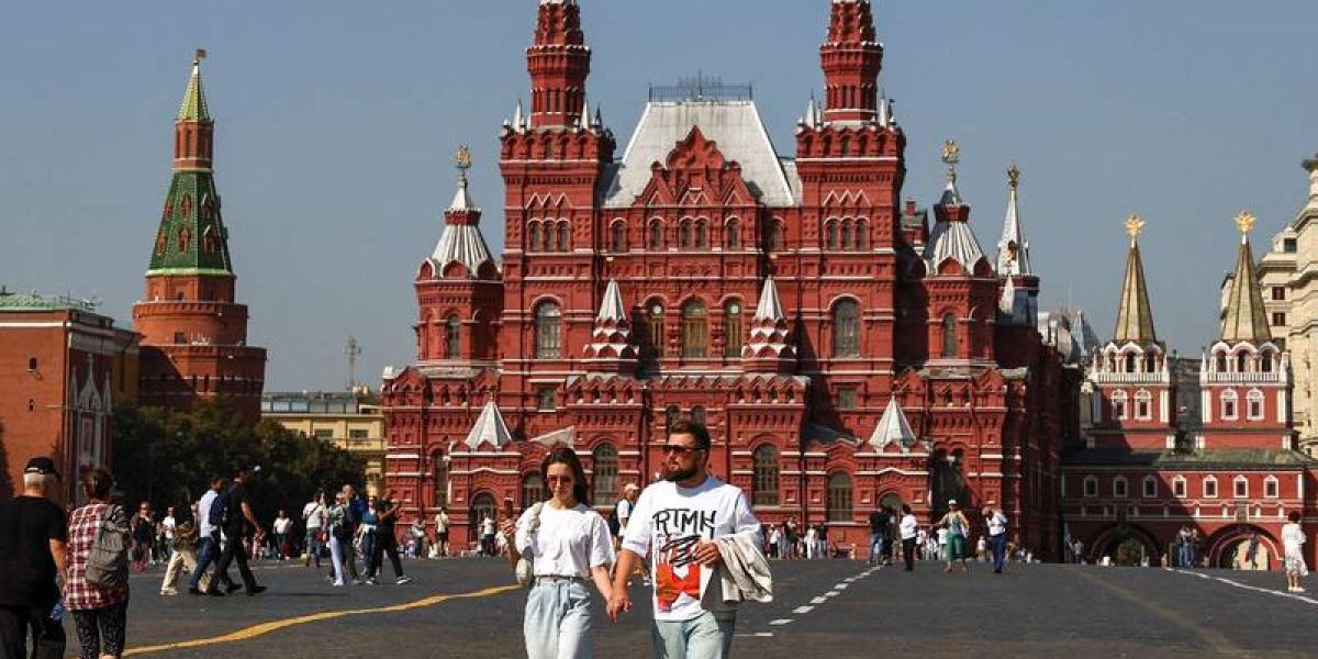 Rusia va por la ‘familia tradicional’; prohibirá la promoción de una vida sin hijos