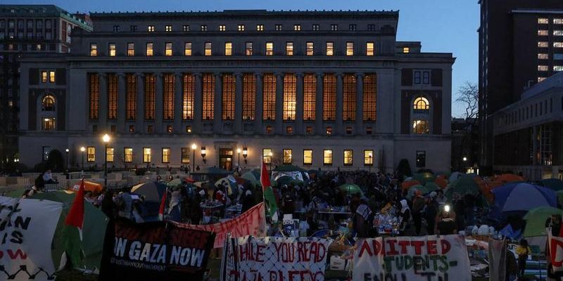 Universitarios de EU intensifican protestas a favor de Palestina; marcha en NY deja 133 detenidos