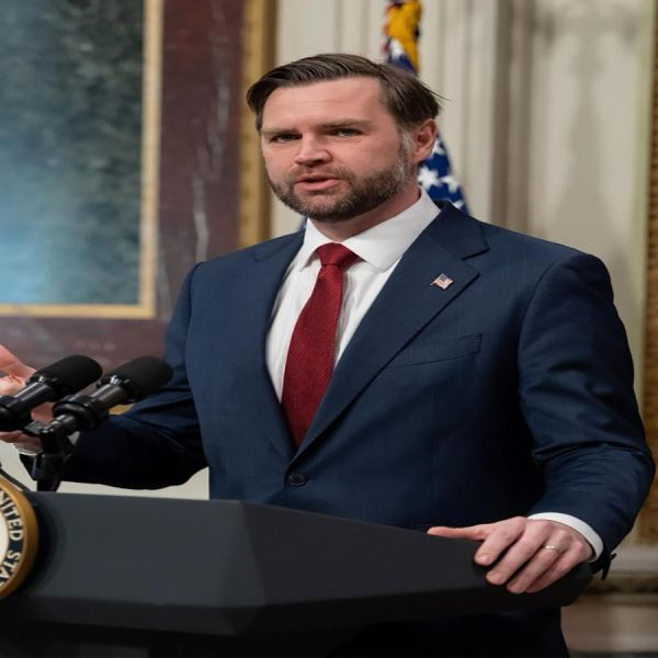 Firman Estados Unidos e Irán memorando que abre 60 días de negociaciones para la paz