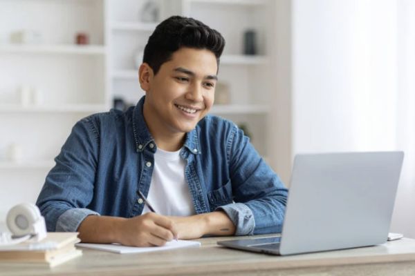 4 mitos sobre estudiar una licenciatura en línea que ya no son verdad