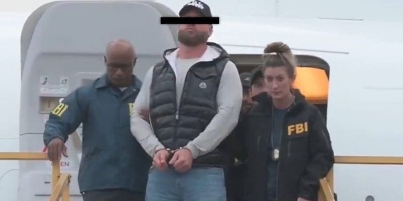 Así llegó Ryan Wedding esposado a autoridades de EE. UU.