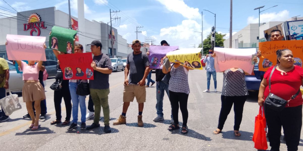 Protestan y bloquean avenida para exigir justicia por familia embestida por vehículo