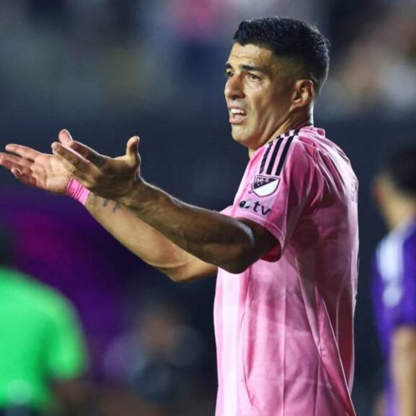 Luis Suárez sancionado por MLS tras escupir a miembro de Seattle Sounder