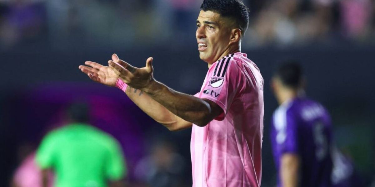 Luis Suárez sancionado por MLS tras escupir a miembro de Seattle Sounder