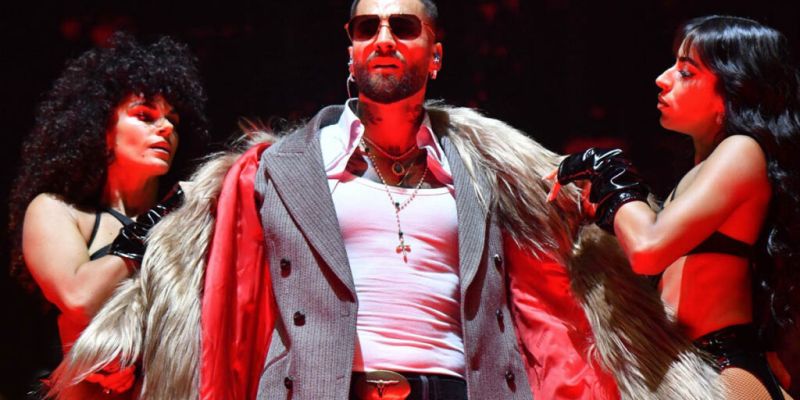 Maluma detiene un concierto para regañar a una madre entre el público