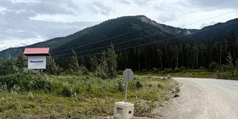 Mina se traga a tres obreros en Canadá