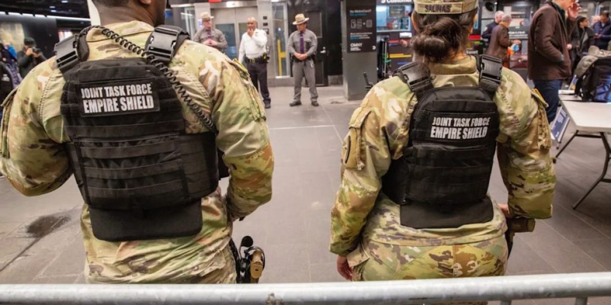 Juez impide a Trump retirar 34 millones de dólares a transporte de NY