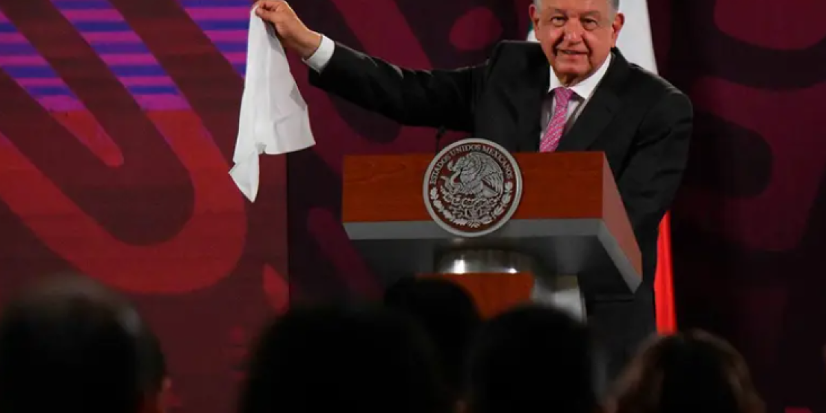 López Obrador garantiza al INE que no habrá apagones el día de las elecciones