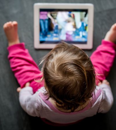 Urgen a restringir celulares en la primera infancia 