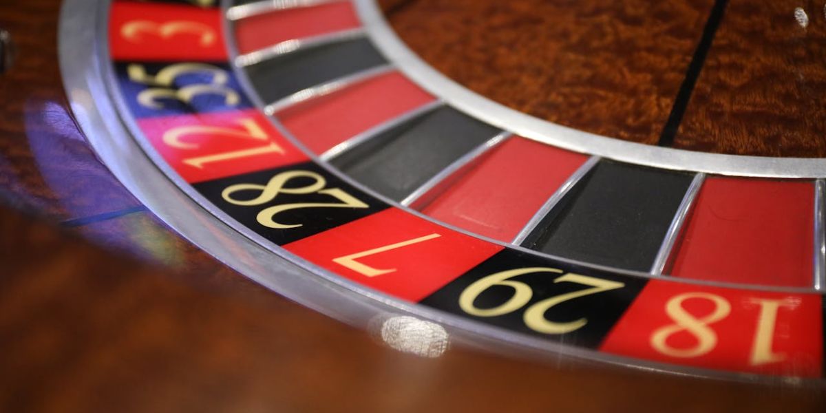 Guía sobre cómo jugar a la ruleta online para principiantes 2024