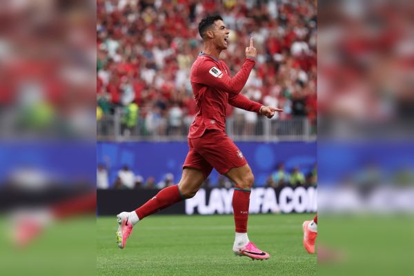 Con doblete de Cristiano, Portugal golea a Uzbekistán