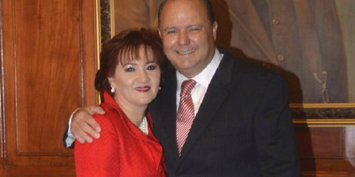 Detienen en Texas a Bertha Olga Gómez Fong, esposa de César Duarte