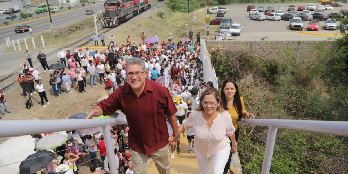 Inaugura Armando Martínez puente peatonal “La Retama”