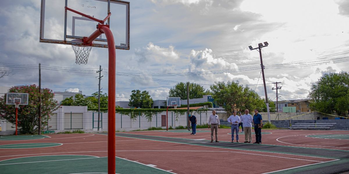 Verifica Alcalde de Matamoros, restauración de “Puerta México” y rehabilitación de canchas deportivas de la 18