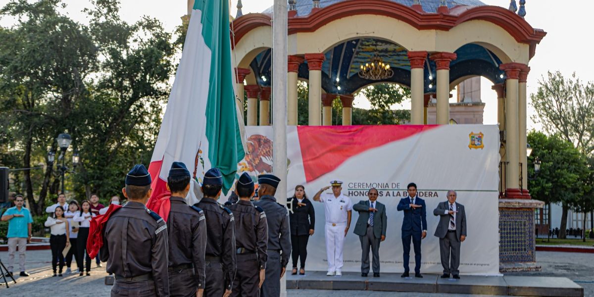 Participan servidores públicos en ceremonia de honores organizada por Secretaría de Salud Municipal