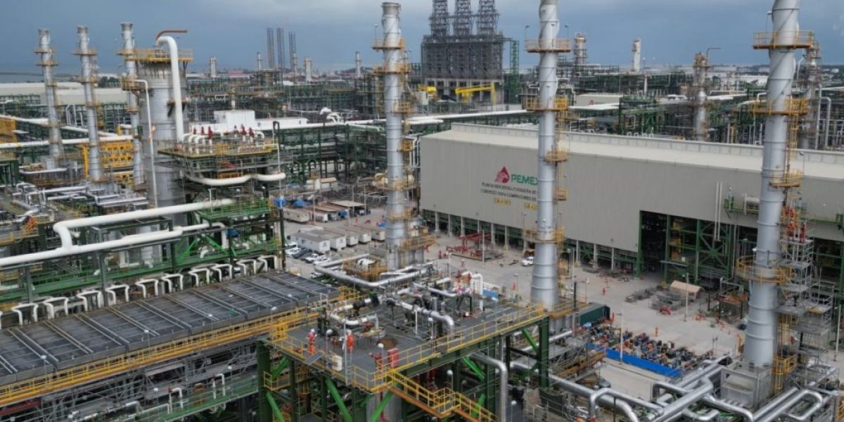Refinería Olmeca recibe premio internacional en Alemania