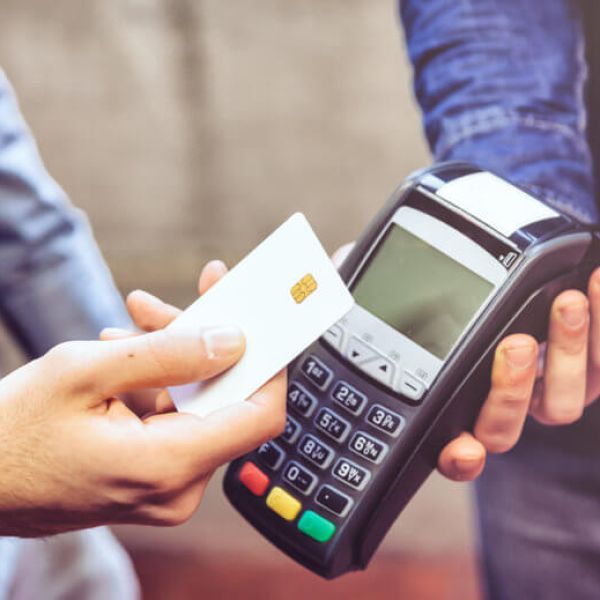 ¡Alerta Profeco! Es ilegal que te cobren comisión por pagar con tarjeta