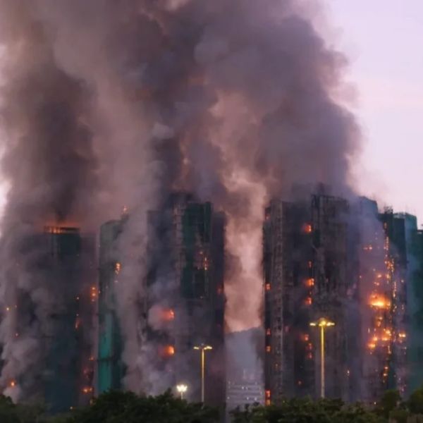 Aumentan víctimas tras incendio en Hong Kong; 36 fallecidos y 279 desaparecidos