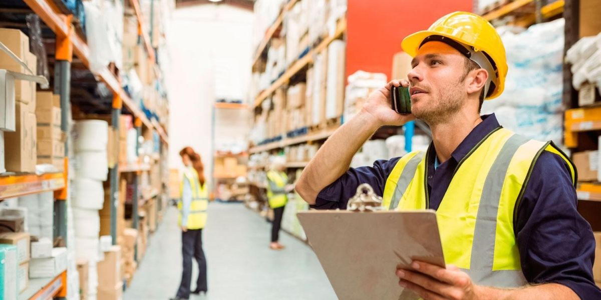 Logística en almacenes: Cómo reducir accidentes en zonas de carga