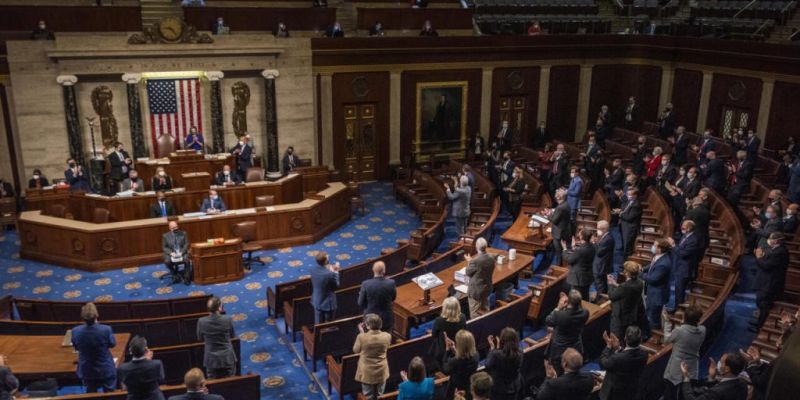 Senado de E.U. revoca aranceles globales de Trump con apoyo bipartidista