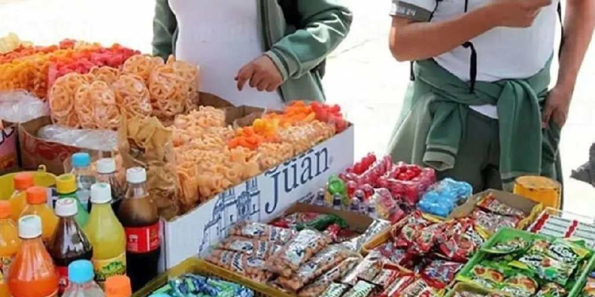 Piden a docentes y padres a no relajar restricciones contra comida chatarra