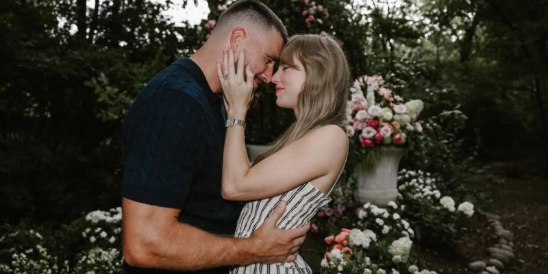 Se comprometen Taylor Swift y Travis Kelce