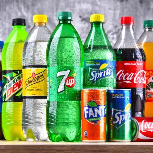 Gobierno y refresqueras acuerdan reducir 30% de azúcar en un año en México