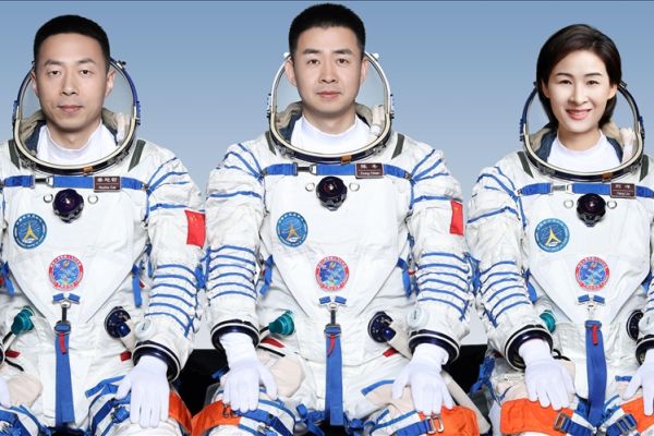 Astronautas chinos regresan a la Tierra tras pasar 210 días en órbita