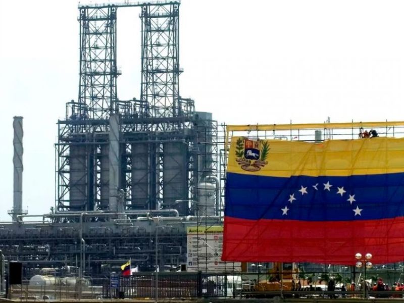 Estados Unidos autoriza licencia para reactivar el sector petrolero de Venezuela